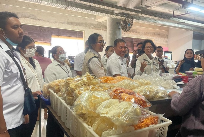 Dalam rangka menyambut hari Raya Galungan dan Kuningan, Balai Besar Pengawas Obat dan Makanan (BBPOM) di Denpasar mengadakan kegiatan intensifikasi pengawasan pangan di Pasar Badung
