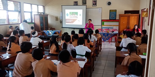 SOSIALISASI JUMANTIK CERDAS DI SD N 15 DAUH PURI