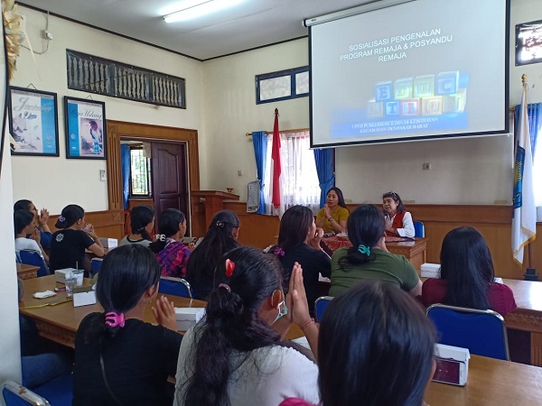 SOSIALISASI PENGENALAN PROGRAM REMAJA DAN POSYANDU REMAJA DI DESA DAUH PURI KANGIN