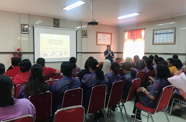 ASUHAN MANDIRI PEMANFAATAN TOGA DAN AKUPRESUR KEPADA KADER DESA DI WILAYAH KERJA UPTD PUSKESMAS II DINAS KESEHATAN KECAMATAN DENPASAR BARAT