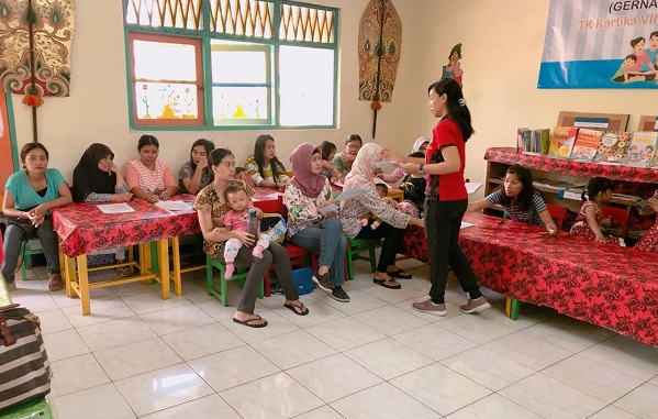 KELAS IBU BALITA DI TK KARTIKA VII-14 
