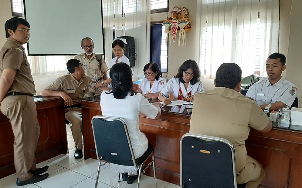 SCREENING PTM UPTD PUSKESMAS II DINAS KESEHATAN KECAMATAN DENPASAR BART  DI KANTOR CAMAT DENPASAR BARAT