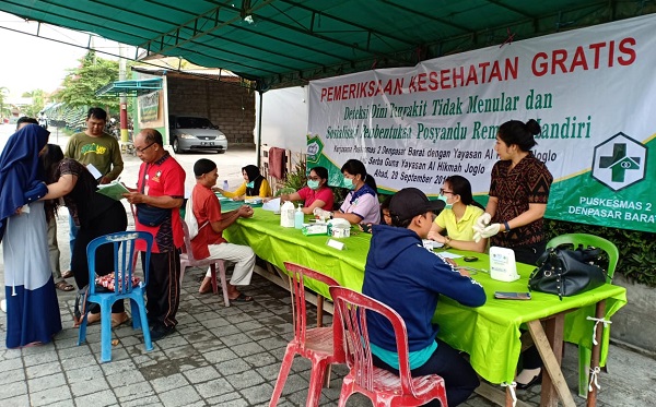 DETEKSI DINI PTM DAN SOSIALISASI PEMBENTUKAN POSYANDU REMAJA DI YAYASAN AL HIKMAH JOGLO