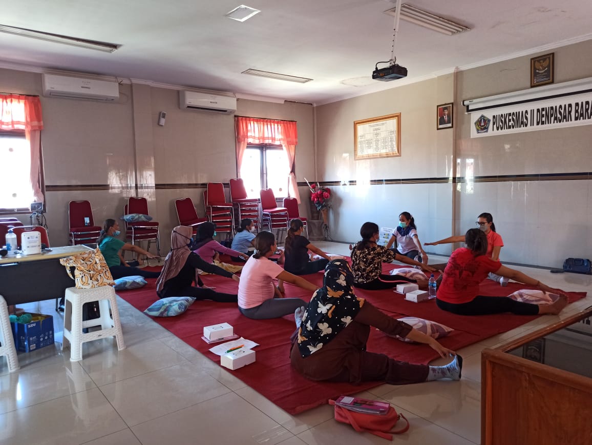 KELAS IBU HAMIL DENGAN PRENATAL YOGA
